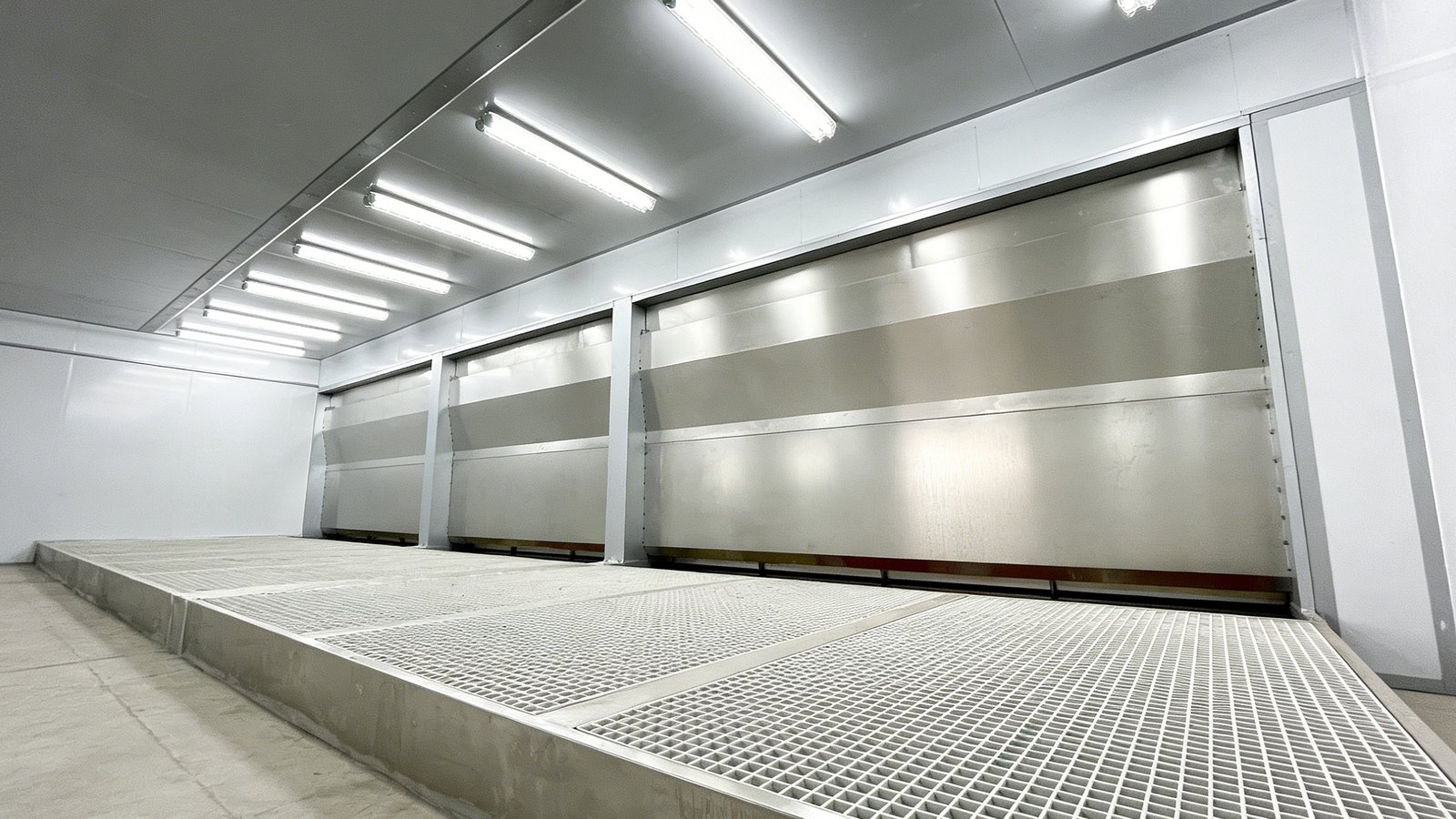 Dry filter spray paint booth